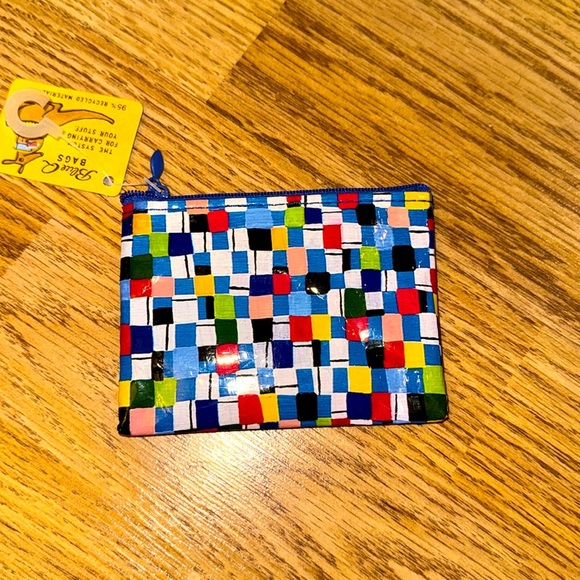 BLUE Q Bags Coin Purse:Checkerboard Multi Color Zipper Bag 95% Recycled Material - Picture 4 of 7